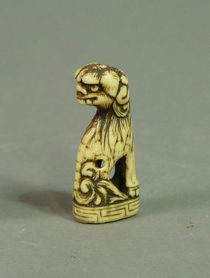 null 147- ''Dragon''

Netzuke en ivoire

Début XXème siècle

Hauteur : 5,5 cm