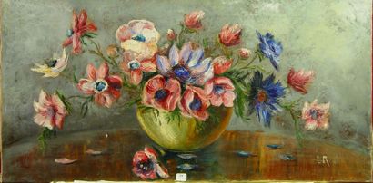 null 25- Ecole Française

''Vase de fleurs''

Huile sur toile monogrammée

40 x 80...