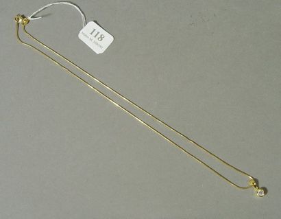 null 118- Collier pendentif en or jaune, pendentif serti d'un diamant d'environ 0,20...