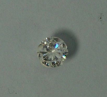 null 151- Diamant sur papier de forme ronde et de taille brillant pesant : 1.02 ct.

Expert...