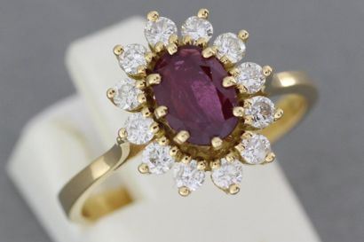 null 16- Bague en or ornée d'un rubis entouré de brillants

Pds : 3,8 g