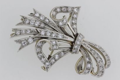 null 161- Broche "Noeud" en platine (aiguille or) sertie de brillants

Pds : 14 ...