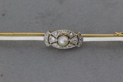 null 179- Barrette Art Déco en or ornée d'une perle et de diamants

Pds : 6 g