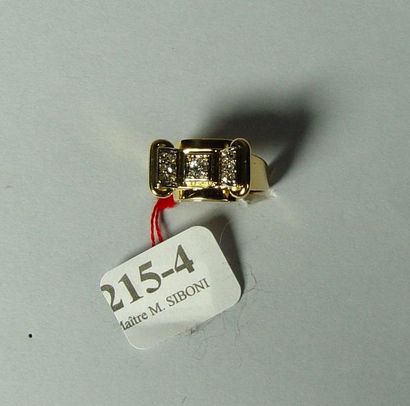 null 215-4- Bague en or jaune sertie de petits diamants
Epoque 1950
Pids brut :6...