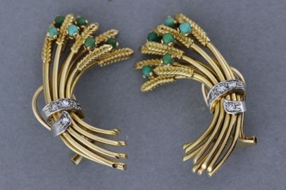 null 226- Paire de boucles d'oreilles "Gerbes" en or ornées de turquoises et de diamants

Pds...