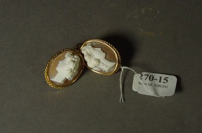 null 270-15- Boucles d'oreilles en or et camées coquillage
XIXème siècle
Pids brut...