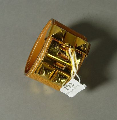null 292- HERMES

Bracelet en cuir et métal doré