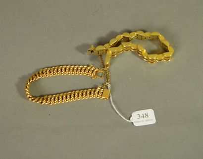 null 348- Deux bracelets en métal doré