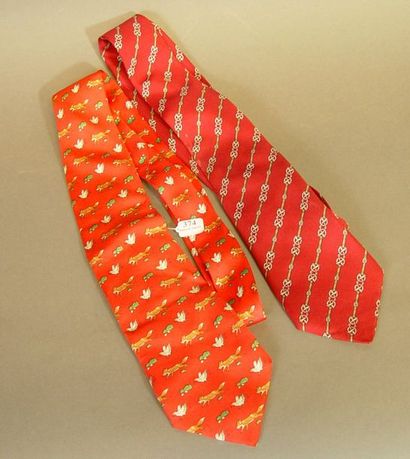 null 374- HERMES

Deux cravates en soie