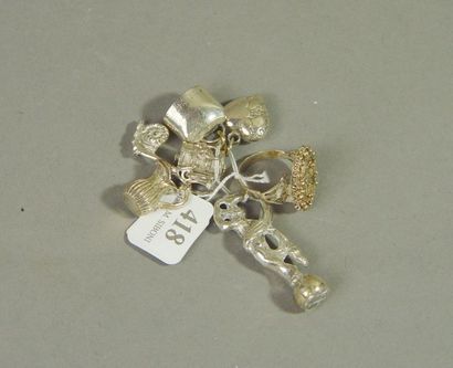 null 418- Lot de breloques en métal argenté et bague en argent