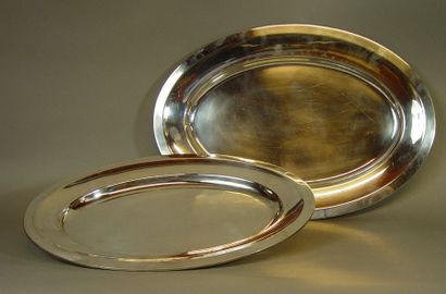 null 449- CHRISTOFLE

Deux grands plats ovales en métal argenté