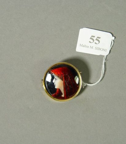 null 55- Broche ronde sur émail de Limoges ''femme de profil''

Monture en or

Pds...