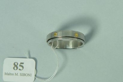 null 85- Bague anneau clouté en or gris et or jaune

Pds : 5,10 g