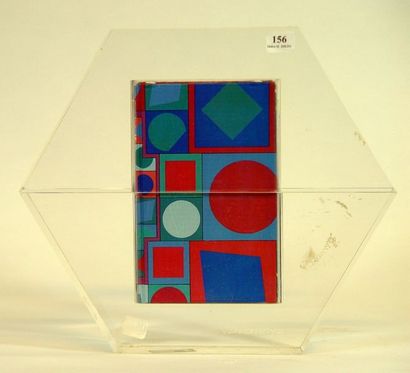 null 156- VASARELY

''Polygone''

Plexiglas numéroté 1486/1500

Hauteur : 26 cm