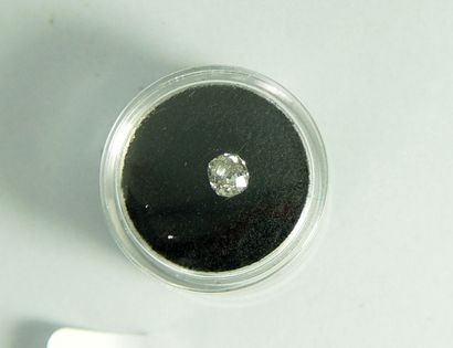null 121- Diamant coussin taille ancienne sur papier

Pds : 0,85 ct