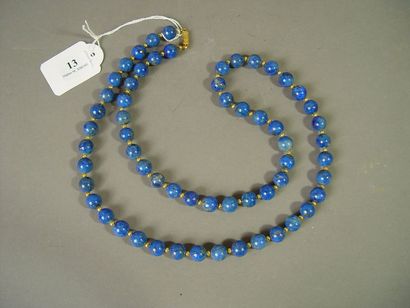 null 13- Sautoir chocker de grosses perles en lapis-lazuli

Longueur : 75 cm