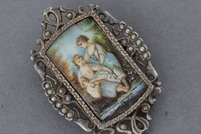 null 138- Broche en argent ornée d'une miniature épaulée de perles

(manque le verre)

Pds...