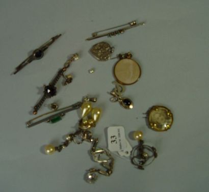 null 33- Bagues en argent, broches, boucles d'oreille et pendentif