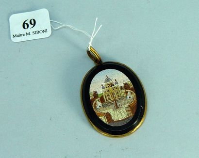 null 69- Pendentif ovale orné d'une micro mosaïque représentant la Basilique St Pierre

Monture...