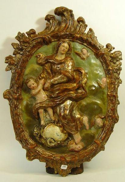 null 168- Bas-relief en bois polychrome et doré représentant l’Assomption de la Vierge...