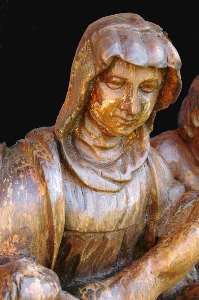 null 174- Groupe en chêne sculpté représentant la Déploration du Christ. La Vierge...