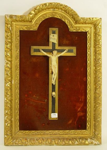 null 176- Crucifix en ivoire

H : 51 cm avec le cadre