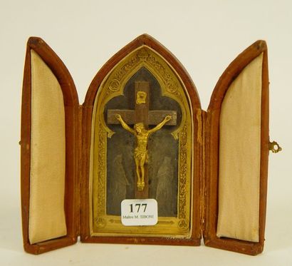 null 177- Crucifix en bronze et métal doré

H : 13 cm