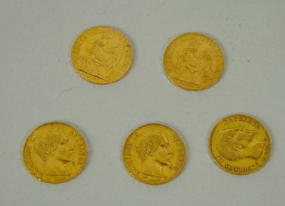 null 139- Cinq pièces de 20 F en or