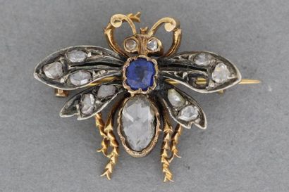 null 174- Broche Insecte en or enrichie de saphirs et de diamants

Epoque XIXème...