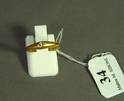 null 34- Bague en or sertie d'un petit diamant

Pds : 1,94 g