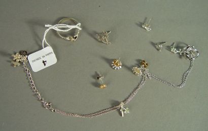 null 4- Lot de bijoux : bague en argent, pendentif et cinq paires de boucles d'o...