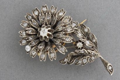null 48- Broche "fleur" en or et argent d'époque Napoléon III sertie de diamants