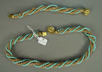 null 5- Parure en métal doré et perles bleues comprenant un bracelet et un colli...