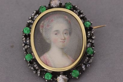 null 50- Broche en or et argent ornée d'une miniature dans un entourage de pierres...