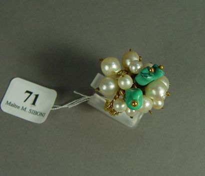 null 71- Bague torsadée en or jaune ornée de perles de turquoises et perles baroques

Epoque...