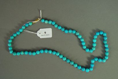 null 9- Sautoir chocker de perles turquoises 

Longueur : 64 cm