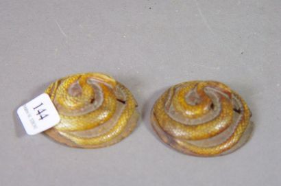 null 144- Deux Netzuke à décor de serpents et grenouilles

Diamètre : 4,5 cm