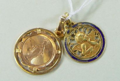 null Deux médailles ''religieuse'' en or jaune. Pds : 3,5 gr