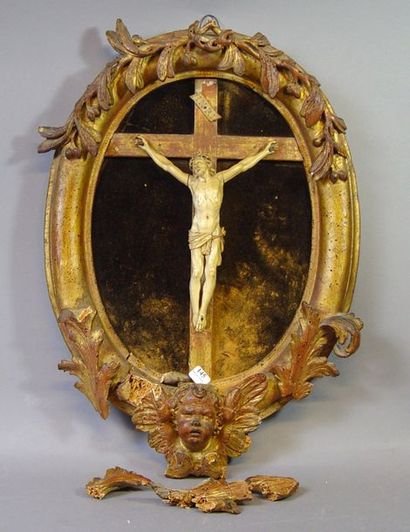 null 145- ''Christ en croix''

Sculpture en ivoire

H : 23 cm

Cadre en bois doré...