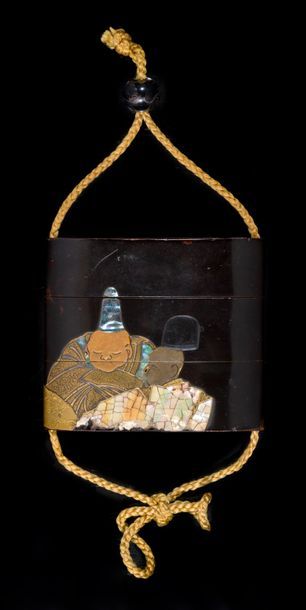 JAPON - Epoque EDO (1603 - 1868) 
Inro à deux cases en laque ro-iro à décor en hiramaki-e...