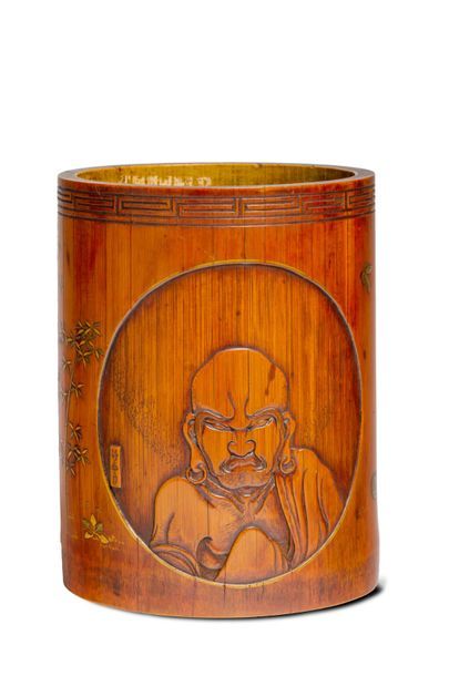 JAPON - Epoque MEIJI (1868 - 1912) 
Porte-pinceau en bambou à décor sculpté en léger...