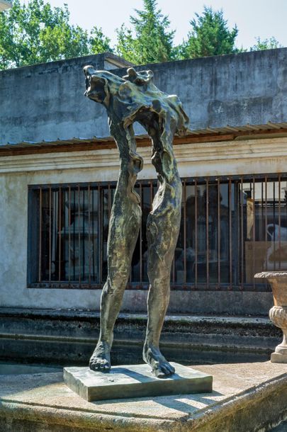 Léonardo BENATOV (1942-2018) L’homme éclaté, circa 1988-89

Bronze à patine brun-vert

Fonte...