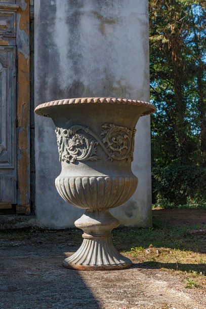 null Élément de décoration d’extérieur

Vase Médicis à décor de rinceaux et feuillages

Fonte...