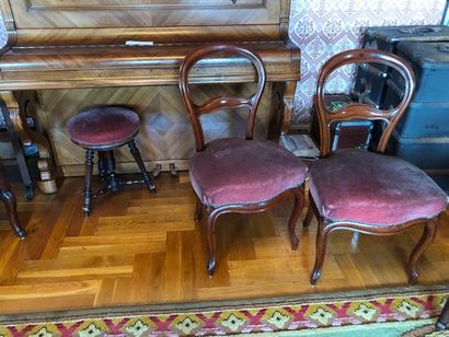 null Salon de style Louis XV en acajou (canapé, 3 chaises et tabouret de piano)
