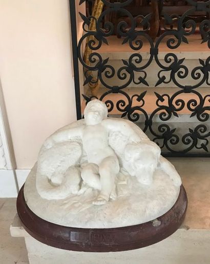null Sculpture en marbre représentant un enfant endormi sur son chien 