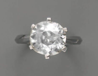 null BAGUE diamant brillanté (3,30 cts env.), en platine.