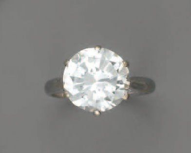 null BAGUE diamant brillanté (3,90 cts), en or.