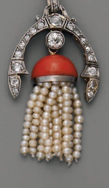 null PENDENTIF 1920, en platine, diamants, corail et perles.