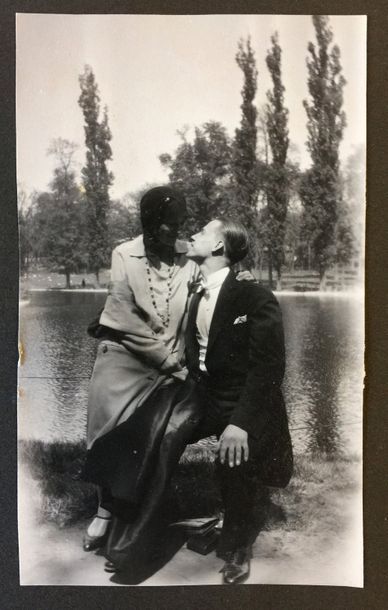 null Album photo de la famille Razvozov-Driesen et des proches. Souvenirs de l'Exposition...