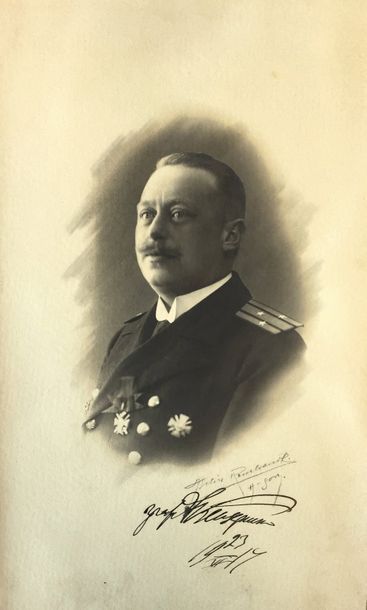 Alexandre Georguévitch Kancrine Photographie dédicacée, 1914, 23,2 x 14,2 сm.

Канкрин...